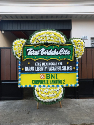 Papan Bunga Duka di Slahung
