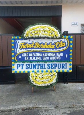 Papan Bunga Duka di Slahung