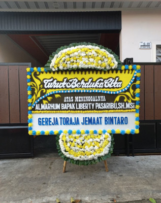 Papan Bunga Duka di Slahung