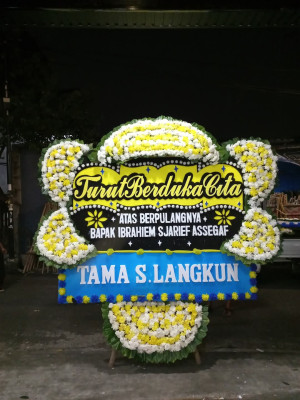 Papan Bunga Duka di Slahung