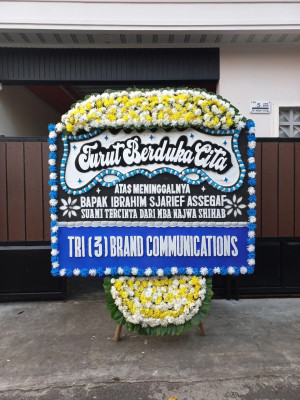 Papan Bunga Duka di Slahung